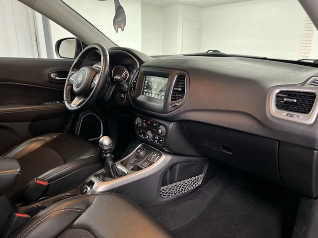 Used 2019 Jeep Compass Latitude w/ Popular Equipment Group AWD/4WD image 28