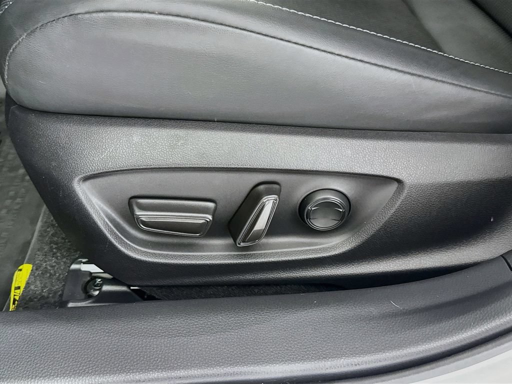 Used 2024 Toyota Prius XLE AWD/4WD image 21