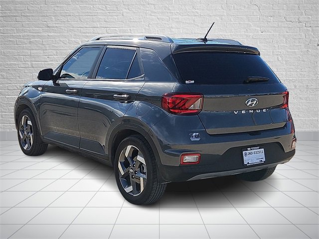 Used 2024 Hyundai Venue SEL image 3