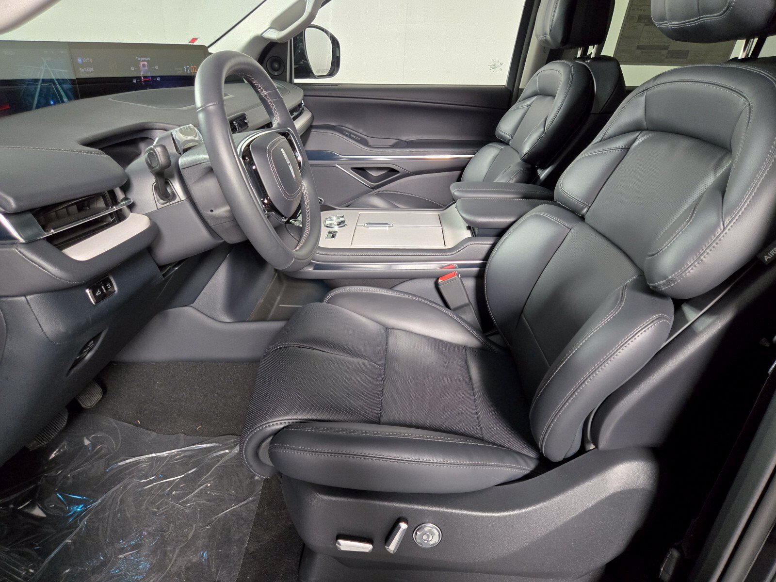 New 2026 Lincoln Navigator Premiere AWD/4WD image 12