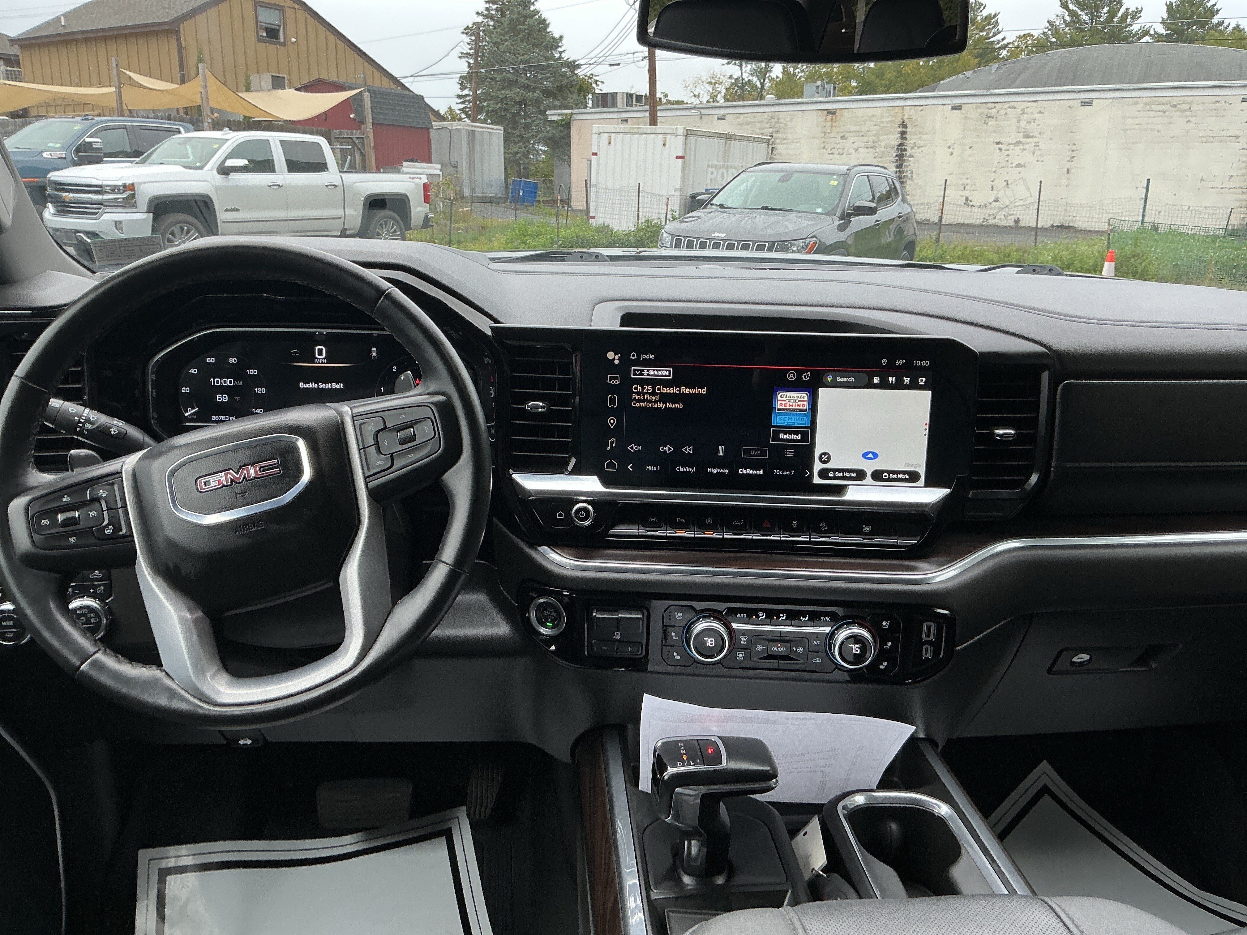 Used 2024 GMC Sierra 1500 SLT w/ SLT Premium Plus Package AWD/4WD image 11