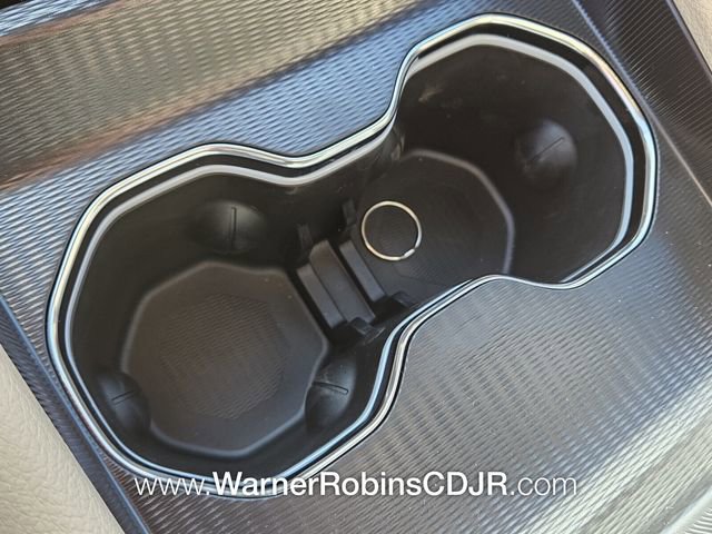 New 2025 Jeep Grand Cherokee Limited w/ Luxury Tech Group II image 24