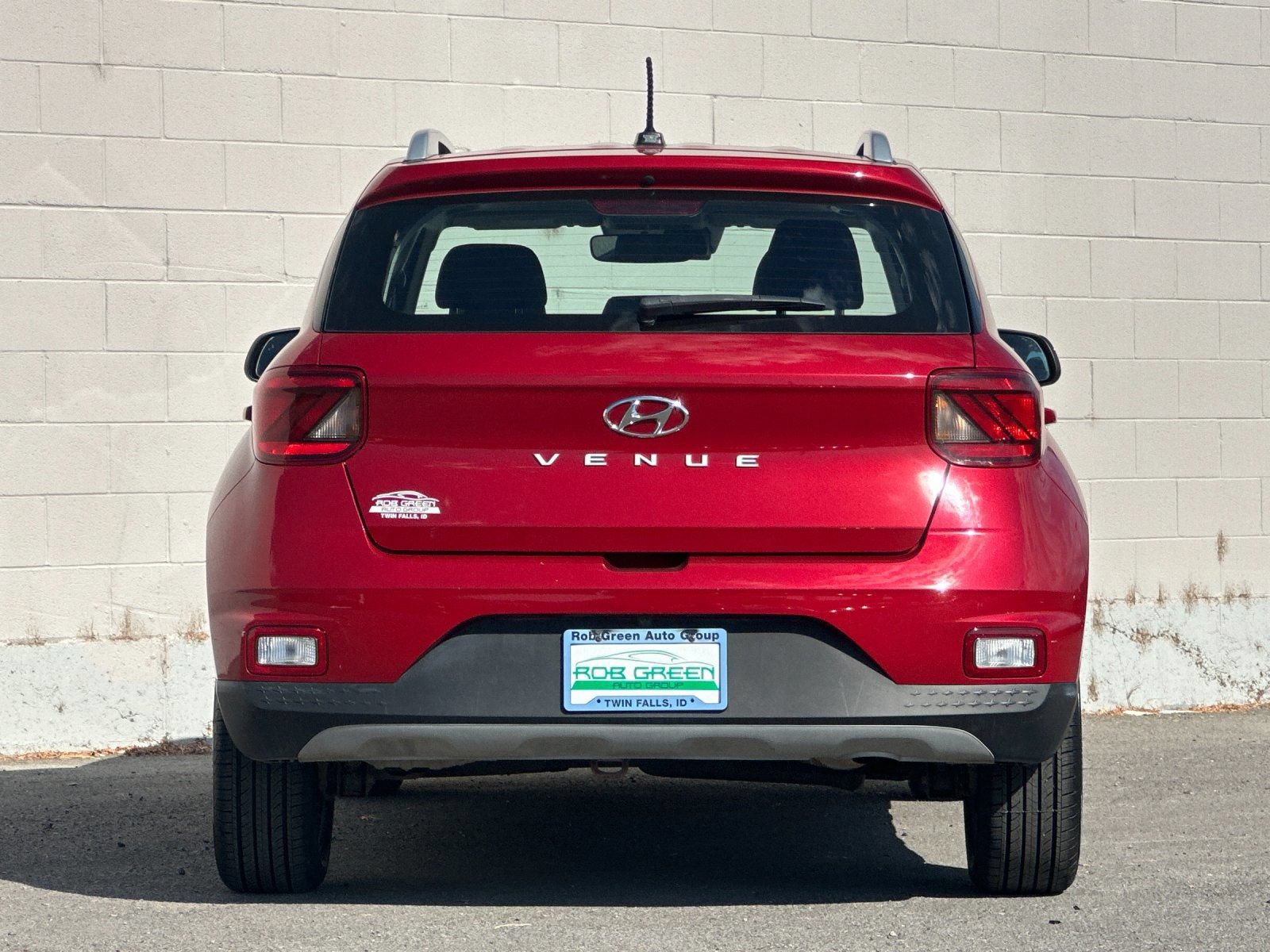 Used 2023 Hyundai Venue SEL FWD image 4