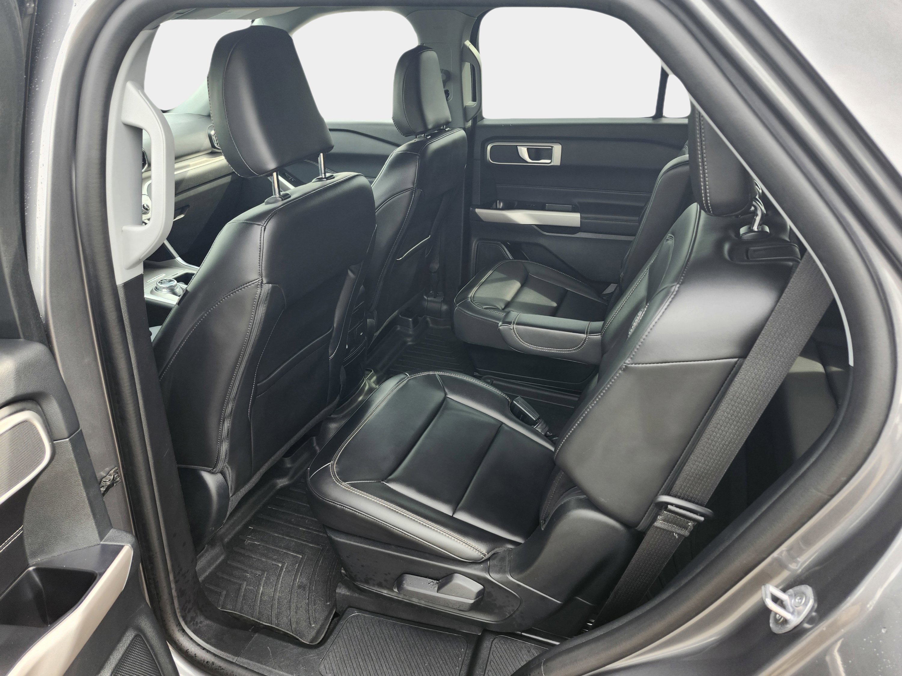 Used 2023 Ford Explorer XLT w/ Equipment Group 202A image 27