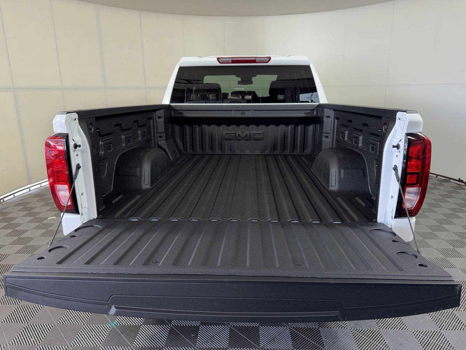 New 2026 GMC Sierra 1500 SLE image 26