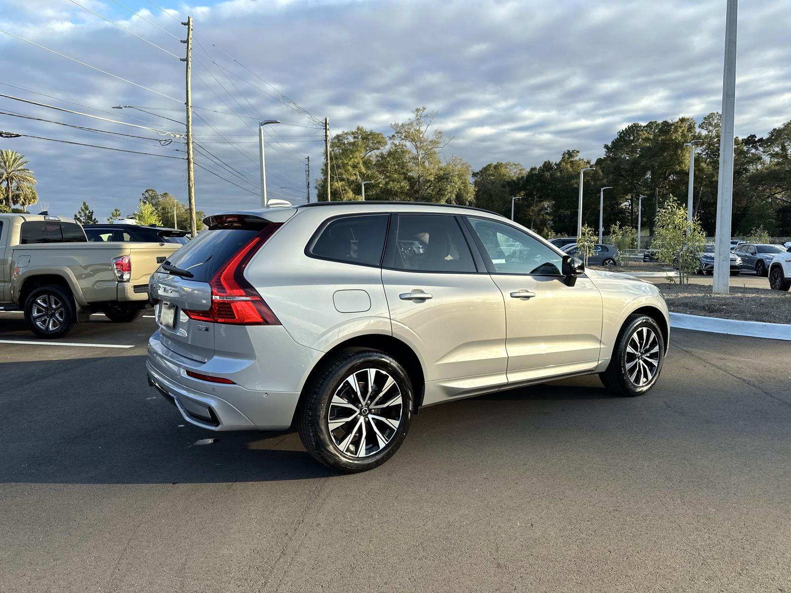 Certified 2025 Volvo XC60 B5 Plus image 5