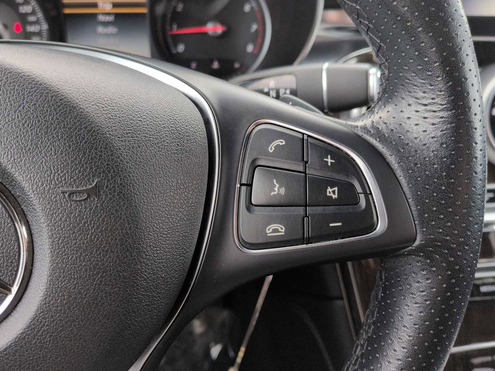 Used 2019 Mercedes-Benz GLC 300 4MATIC image 25