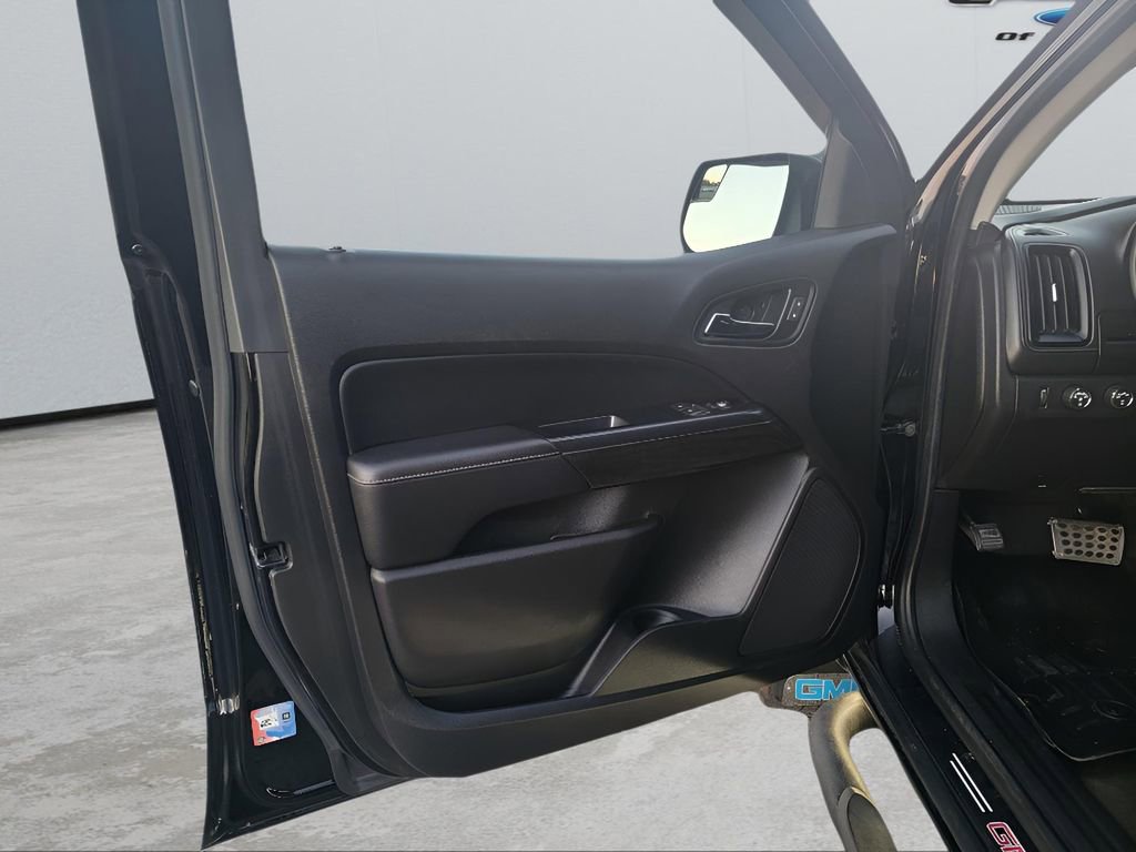 Used 2018 GMC Canyon SLE w/ SLE Convenience Package image 11