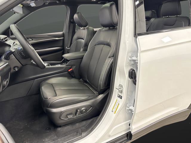 New 2026 Jeep Grand Cherokee Limited w/ Luxury Tech Group II image 4