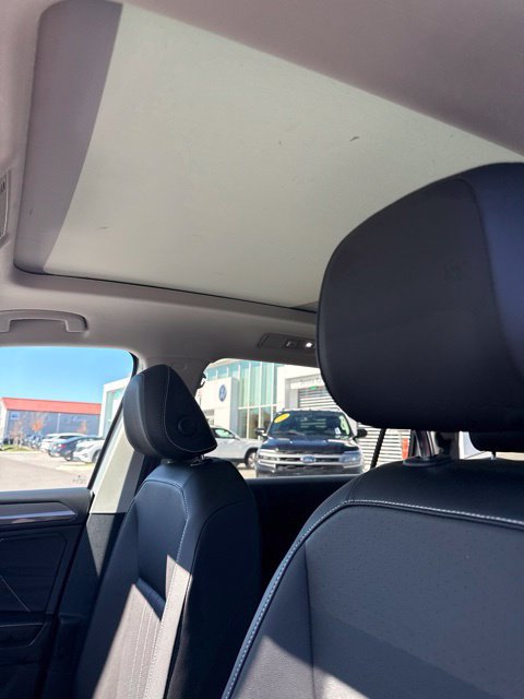 Used 2023 Volkswagen Tiguan SE w/ Panoramic Sunroof Package AWD/4WD image 17