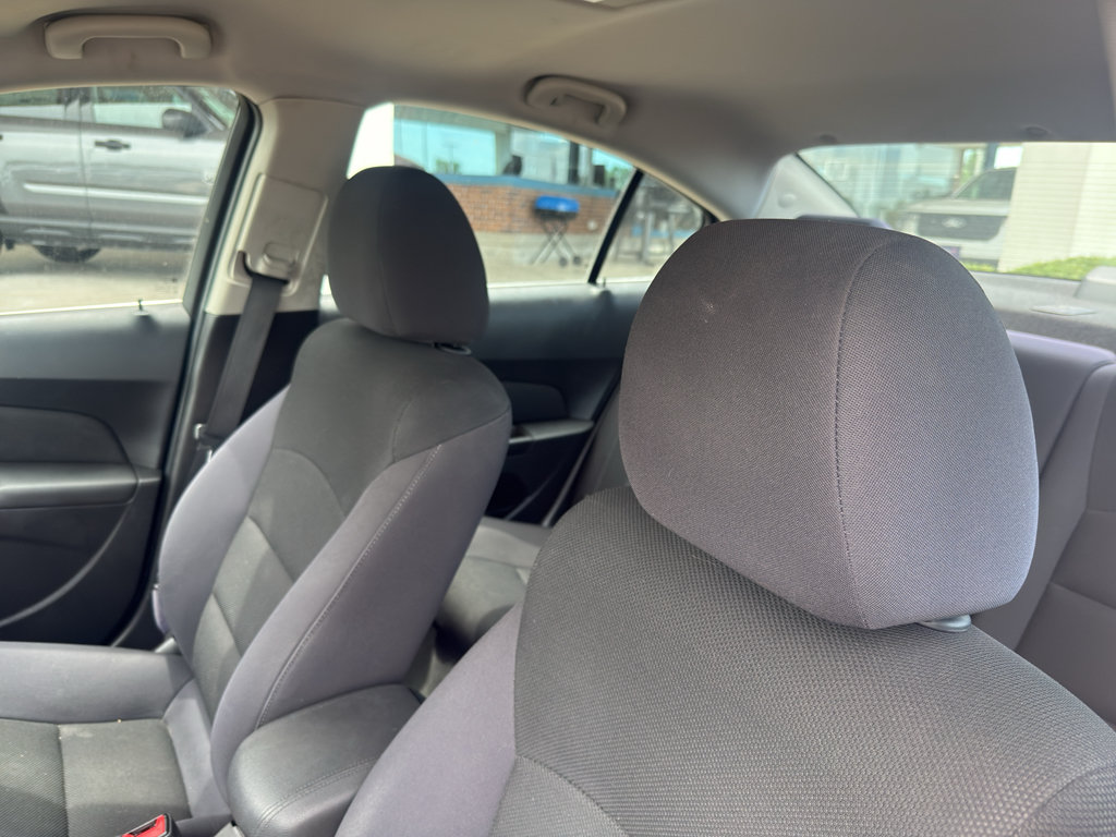 Used 2015 Chevrolet Cruze LT FWD image 11