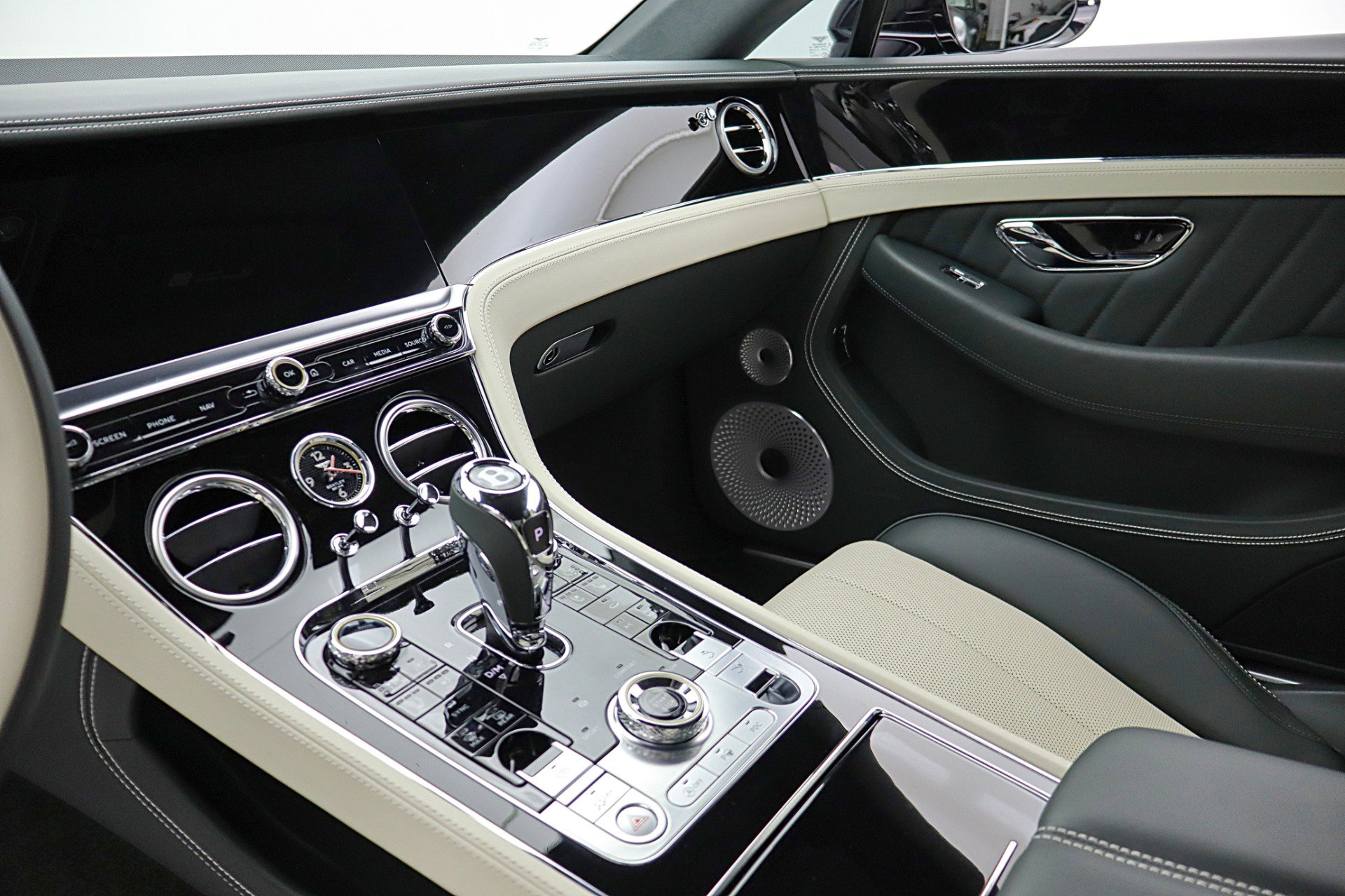 Used 2024 Bentley Continental GT image 30