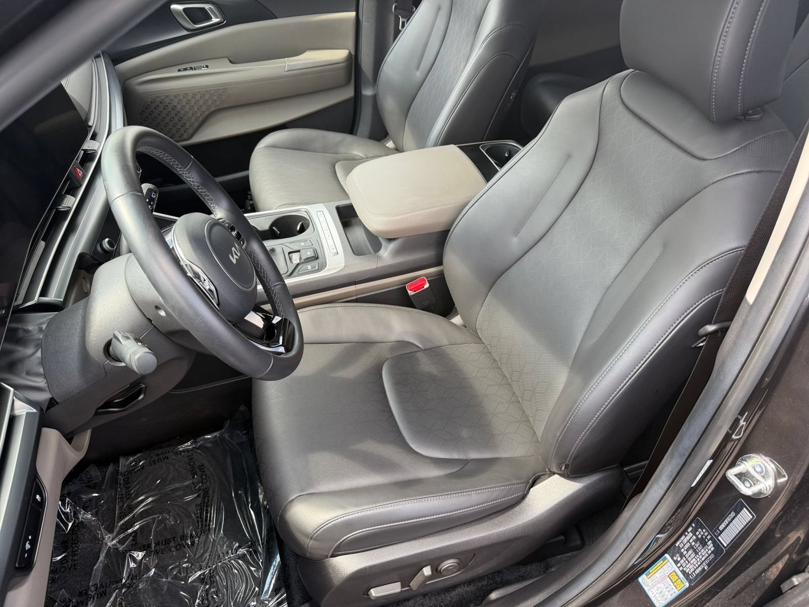 Used 2026 Kia Carnival FWD image 39
