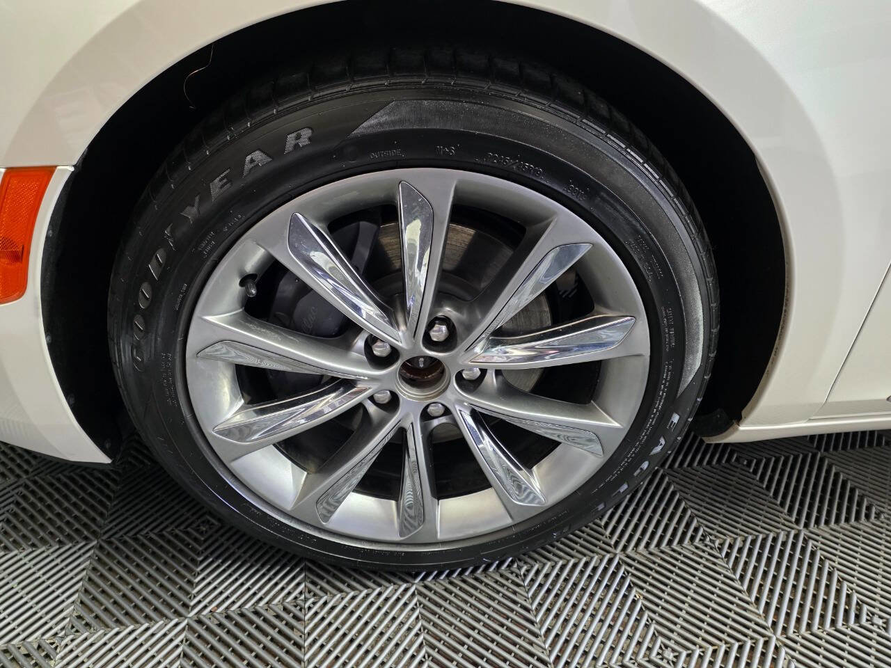 Used 2013 Cadillac XTS Luxury w/ Driver Awareness Package FWD image 33