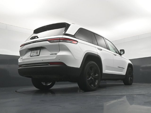 Used 2023 Jeep Grand Cherokee Limited w/ Luxury Tech Group II AWD/4WD image 23