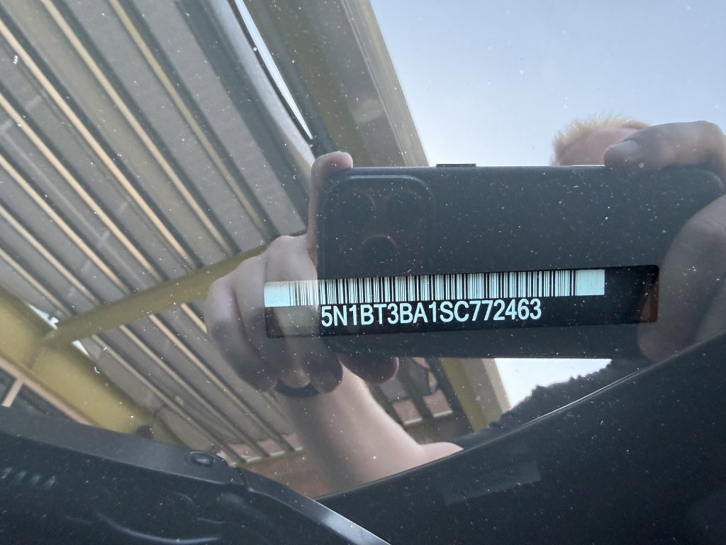 Used 2025 Nissan Rogue SV image 38