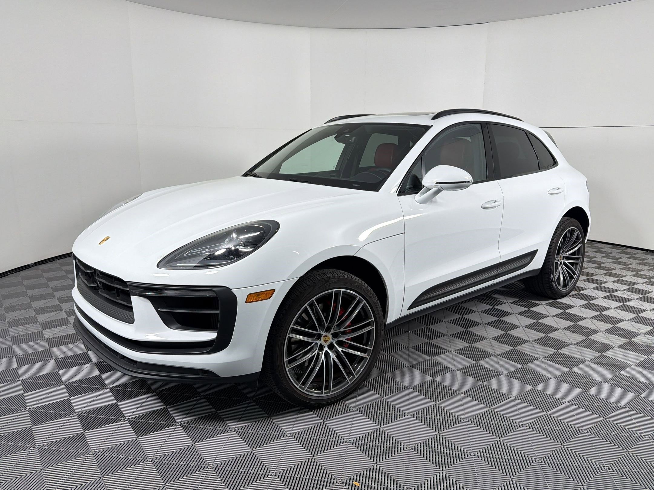 Certified 2023 Porsche Macan S image 1