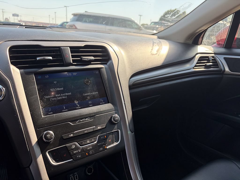 Used 2020 Ford Fusion SEL FWD image 10