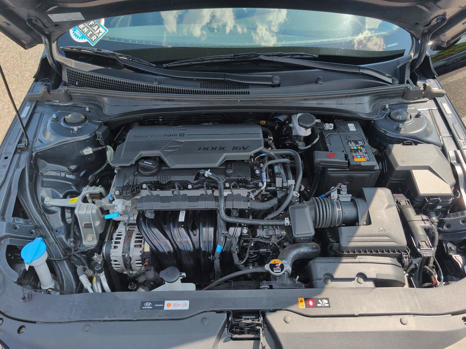 Used 2025 Hyundai Elantra Limited FWD image 28