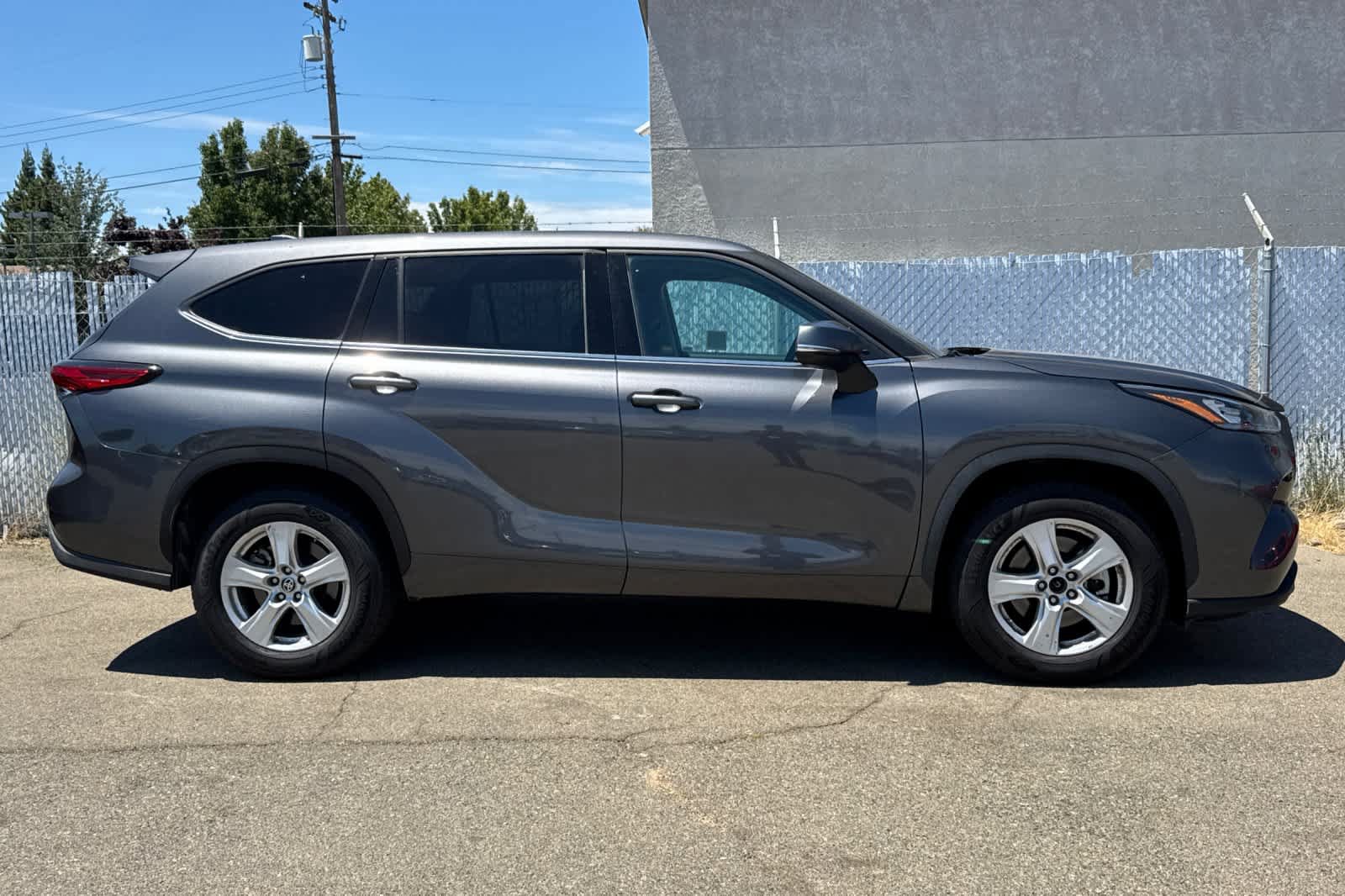 Certified 2020 Toyota Highlander LE FWD image 6