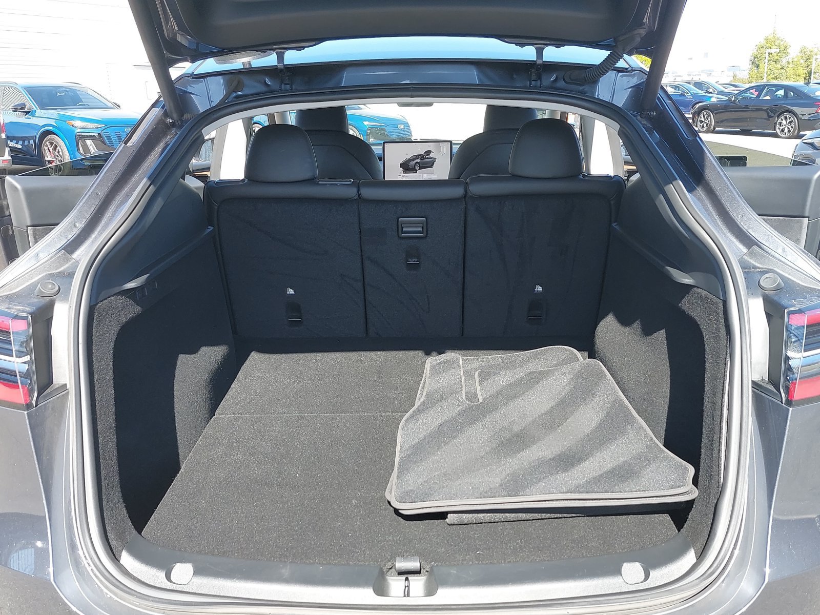 Used 2023 Tesla Model Y 2WD image 12