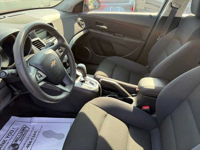 Used 2016 Chevrolet Cruze LT w/ Sun And Sound Package FWD image 5