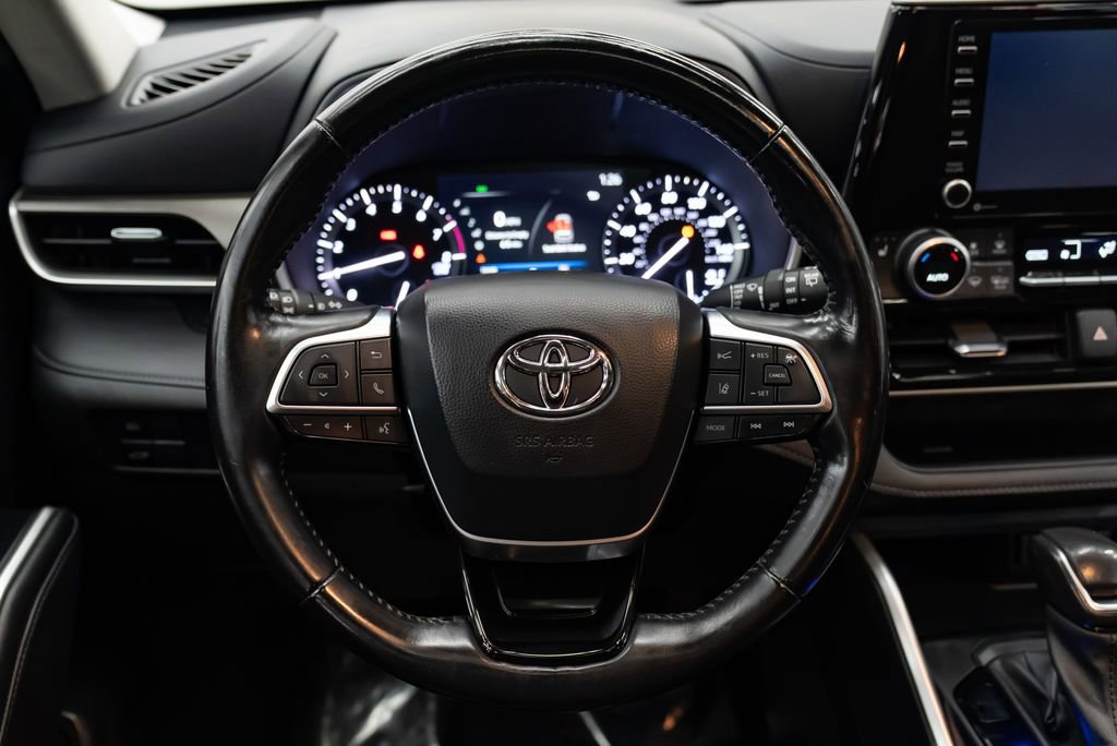 Used 2021 Toyota Highlander XLE image 15