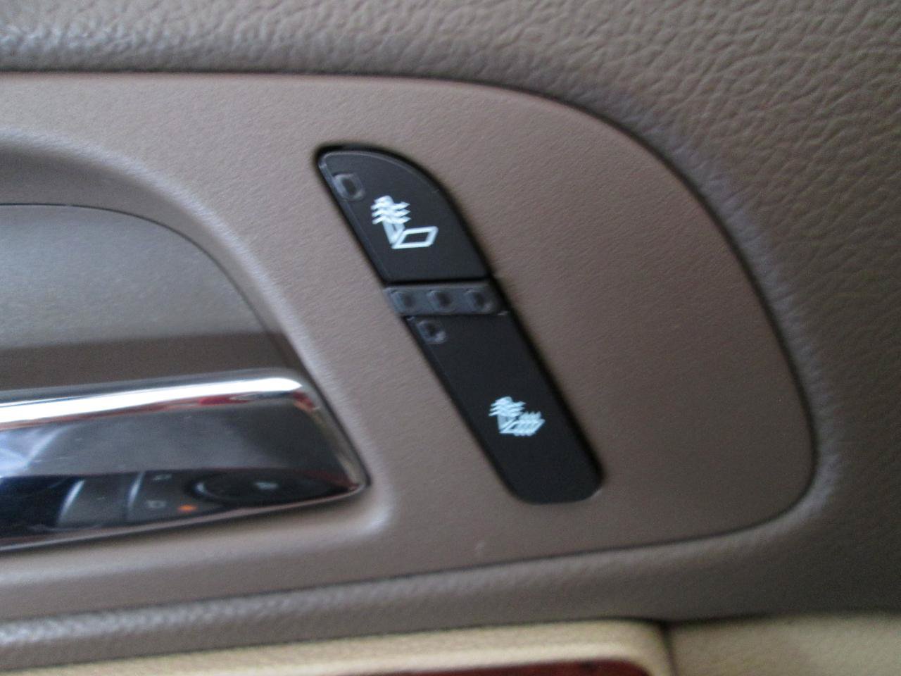 Used 2012 Chevrolet Suburban LT AWD/4WD image 28