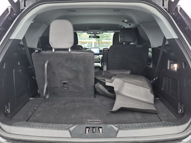 Used 2021 Ford Explorer XLT w/ Equipment Group 202A AWD/4WD image 17