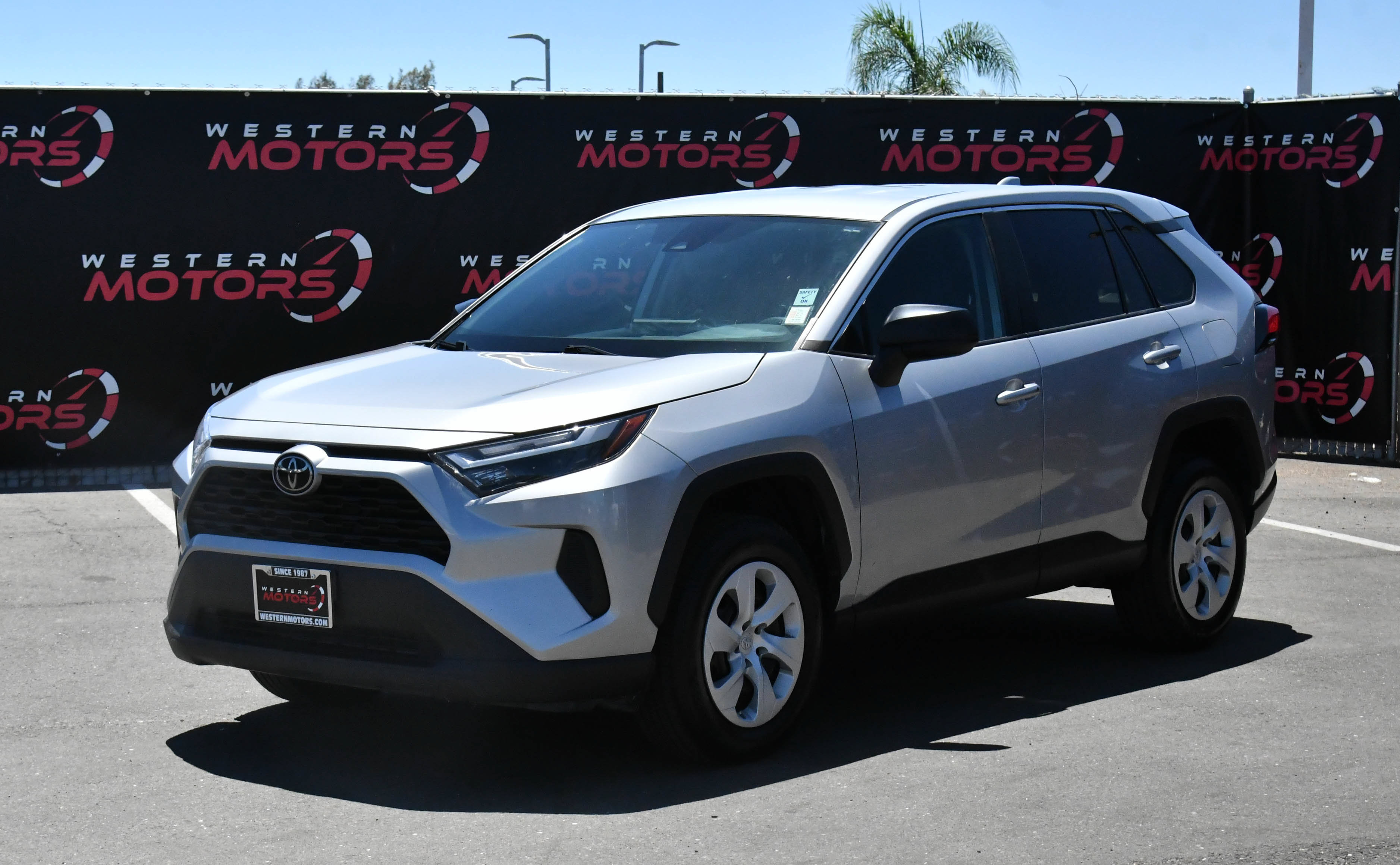 Used 2024 Toyota RAV4 LE AWD/4WD image 3