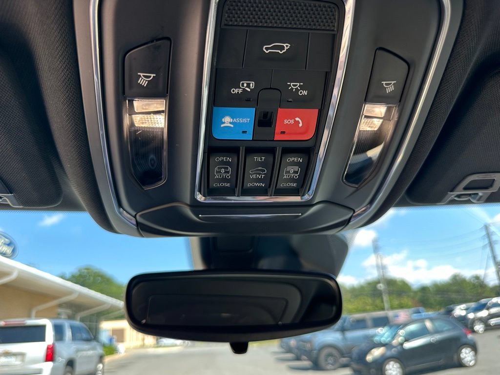 Used 2023 Jeep Grand Cherokee Limited AWD/4WD image 37