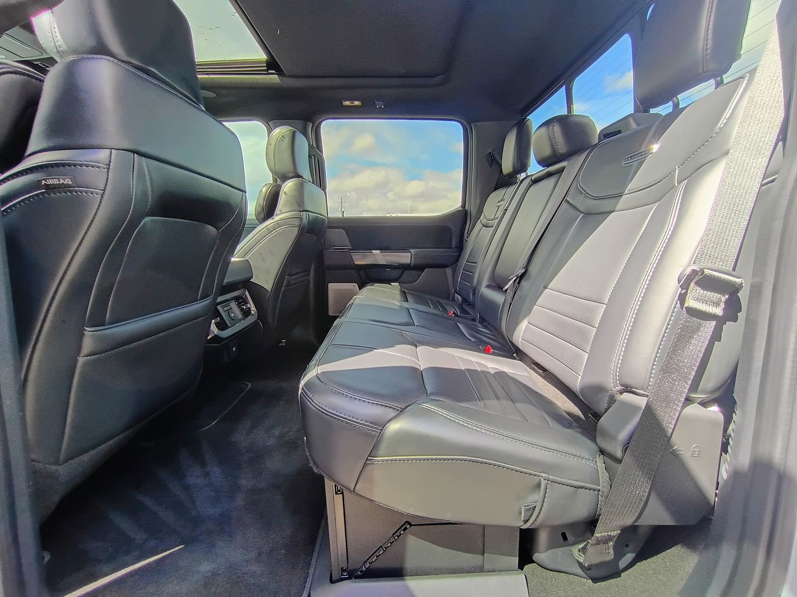 Used 2025 Ford F350 Platinum image 27
