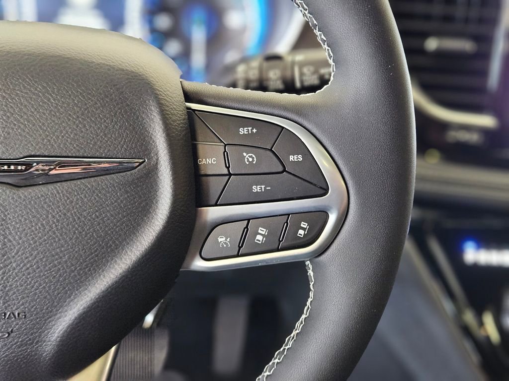 New 2025 Chrysler Pacifica Select w/ Fav Edition Package FWD image 28