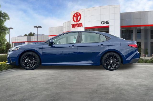Used 2025 Toyota Camry SE FWD image 8