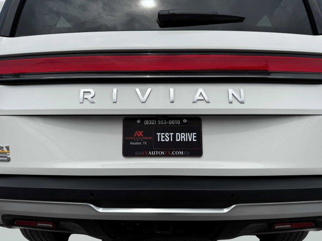 Used 2024 Rivian R1S Adventure image 19