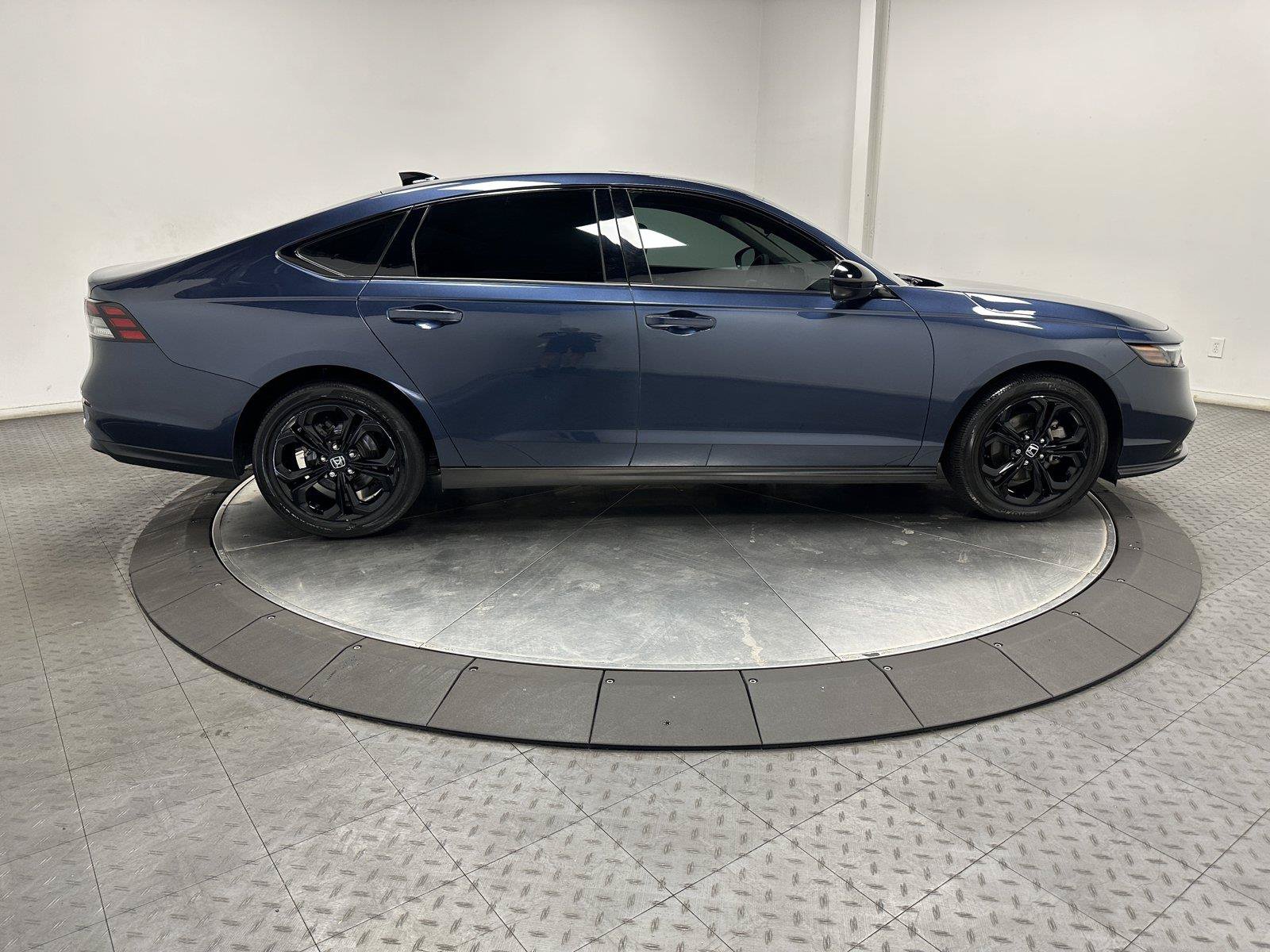 Certified 2025 Honda Accord SE image 15