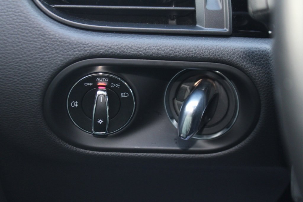 Used 2025 Porsche Macan image 20