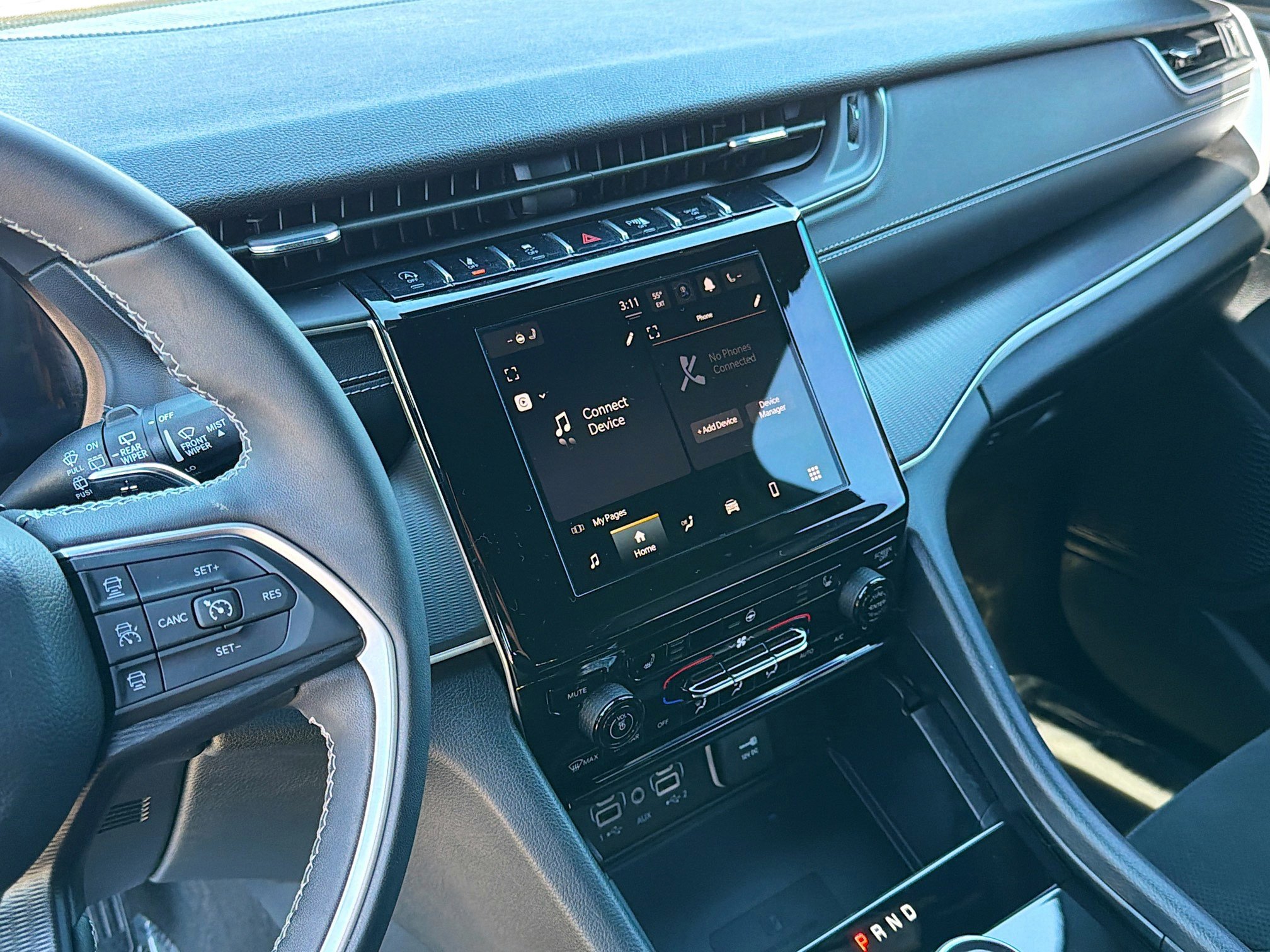 Used 2023 Jeep Grand Cherokee L Laredo image 27