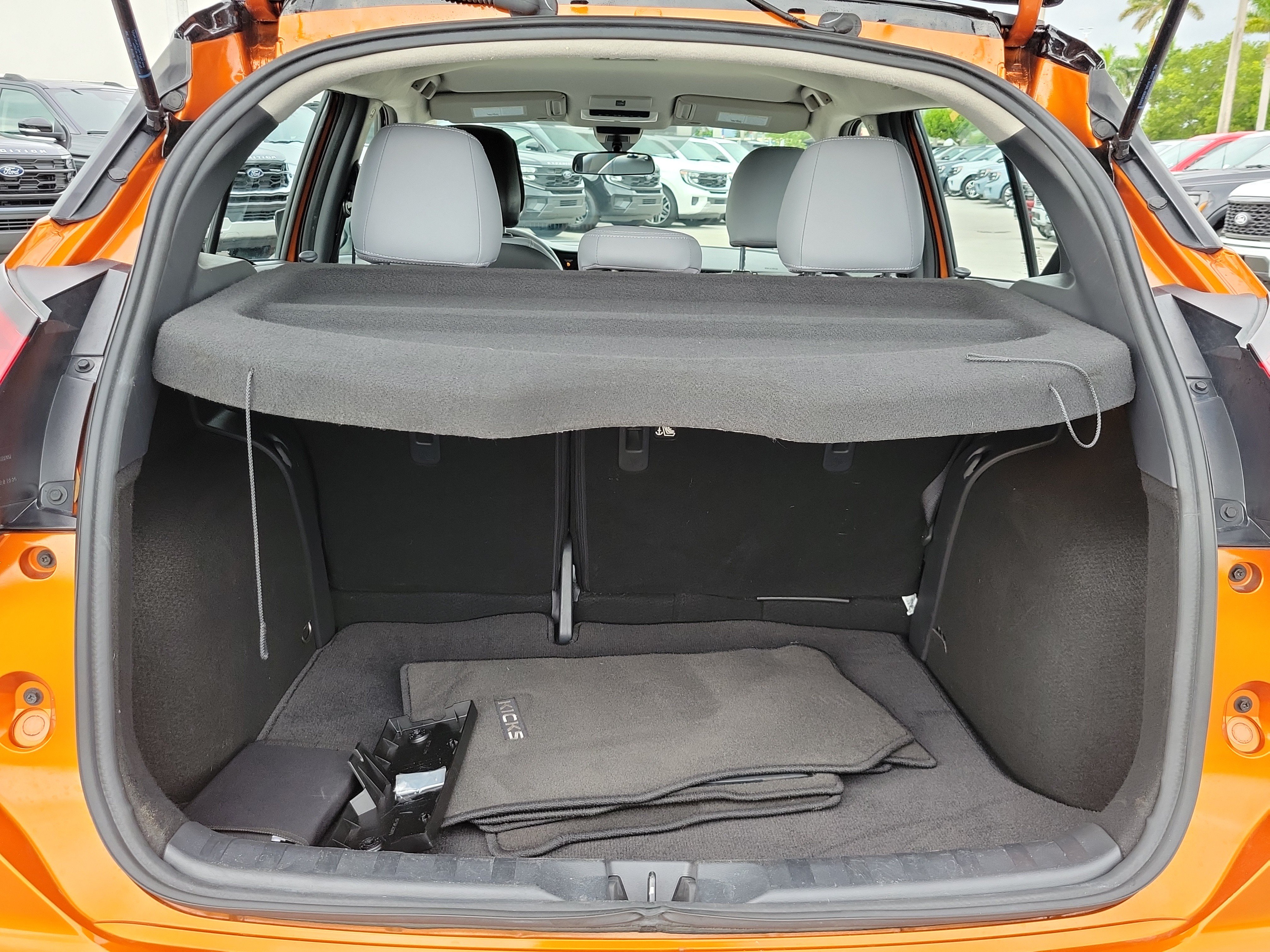 Used 2024 Nissan Kicks SR w/ SR Premium Package FWD image 12