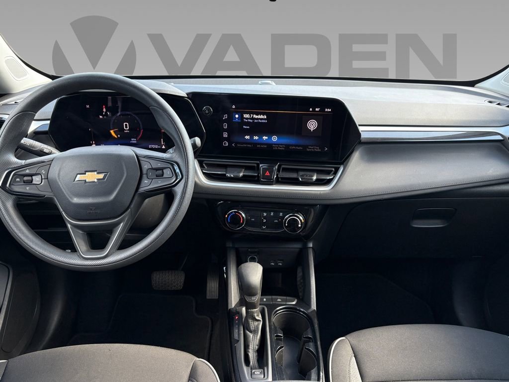 Used 2025 Chevrolet TrailBlazer LT FWD image 3