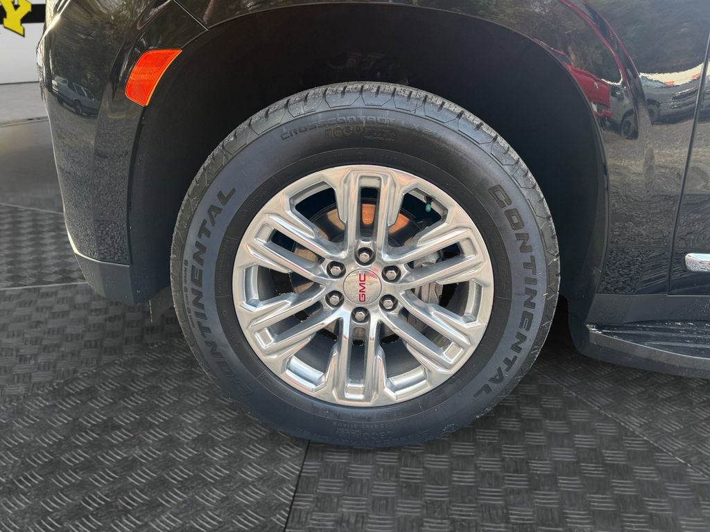 Used 2024 GMC Yukon XL SLT w/ SLT Luxury Package image 14