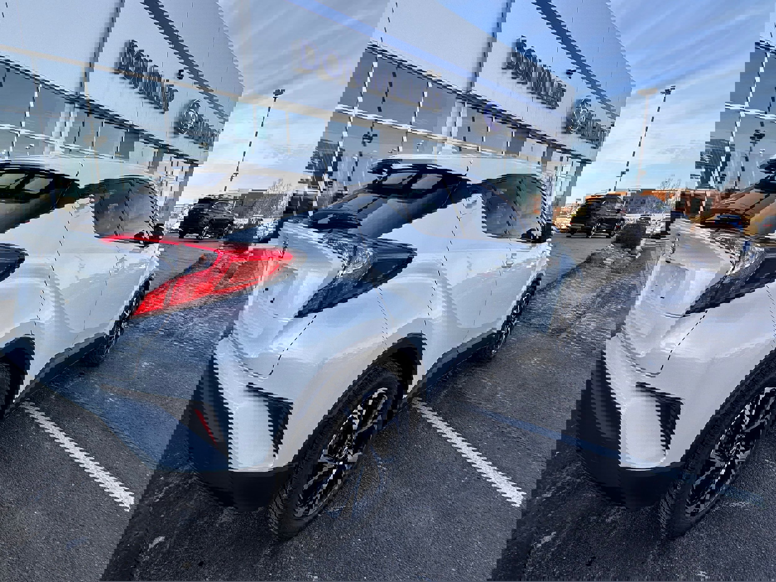 Used 2018 Toyota C-HR image 3