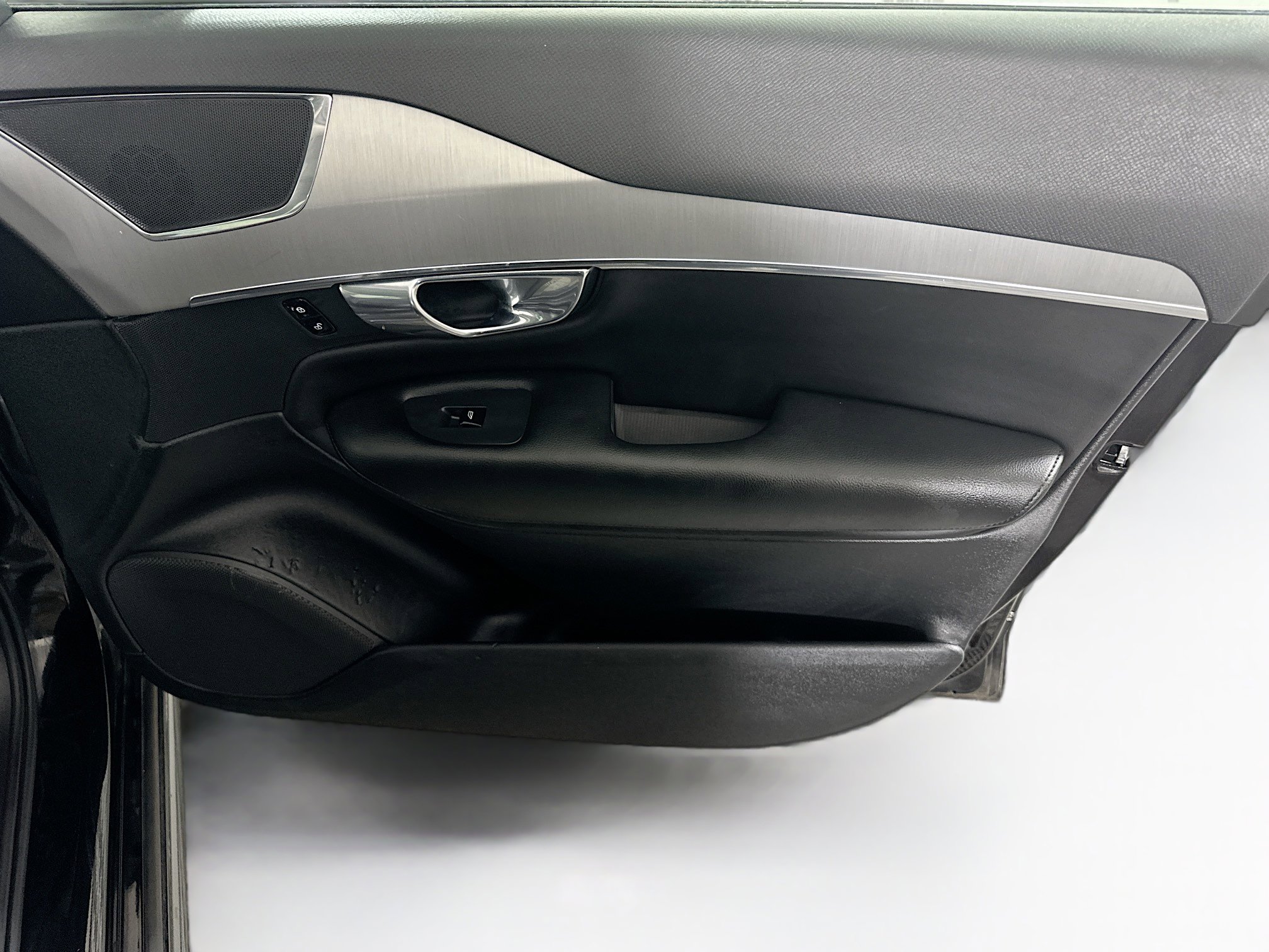 Used 2021 Volvo XC90 T5 Momentum w/ Protection Package Premier image 32