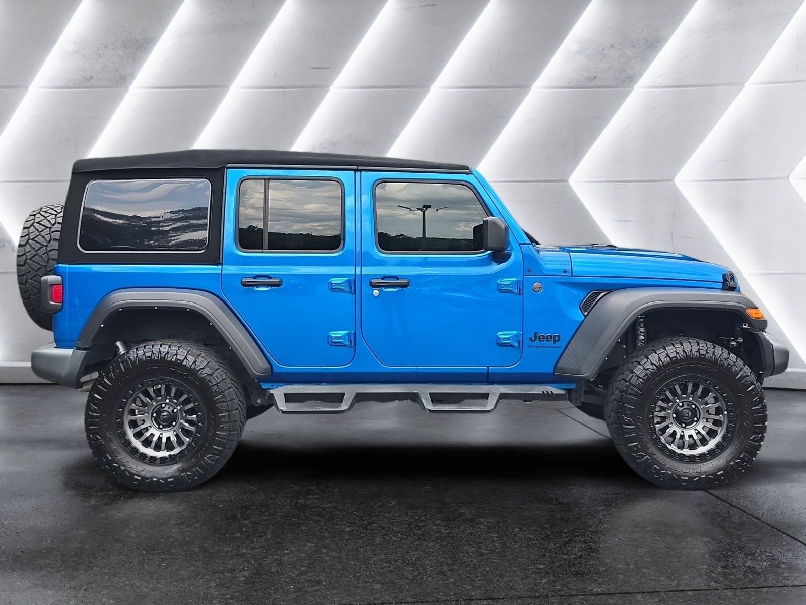 Used 2024 Jeep Wrangler 4WD S image 6