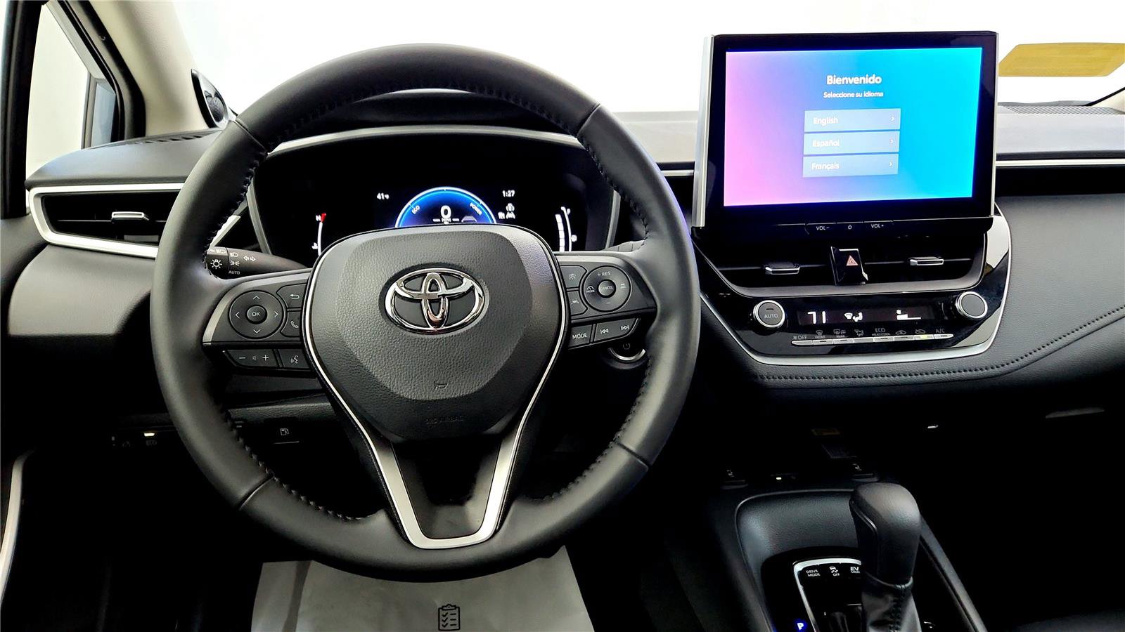 Certified 2025 Toyota Corolla XLE image 27