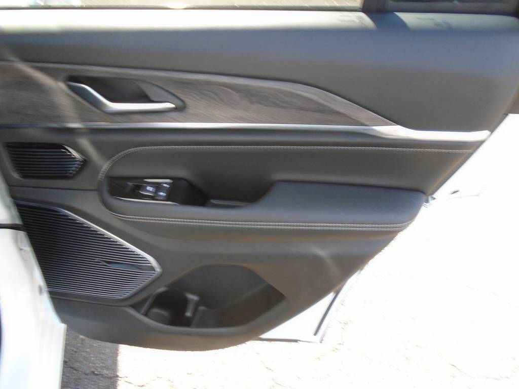 Used 2023 Jeep Grand Cherokee Overland image 10