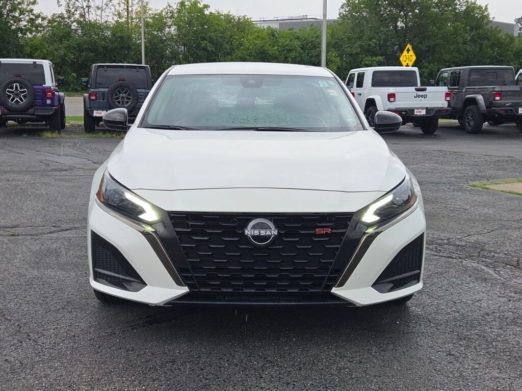 Used 2024 Nissan Altima 2.5 SR FWD image 12