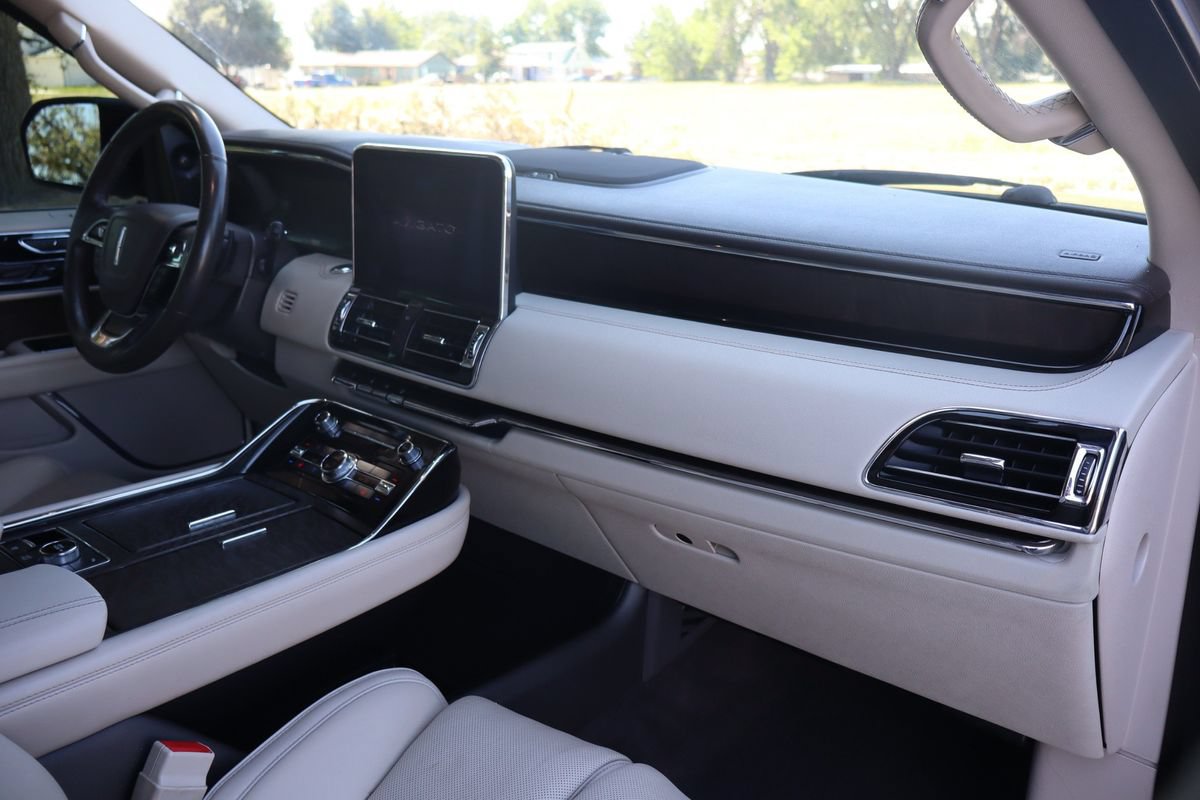 Used 2018 Lincoln Navigator Reserve w/ Technology Package AWD/4WD image 17