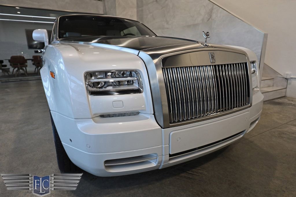 Used 2017 Rolls-Royce Phantom Drophead Coupe image 9