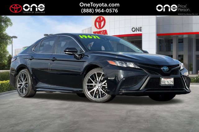 Used 2022 Toyota Camry SE